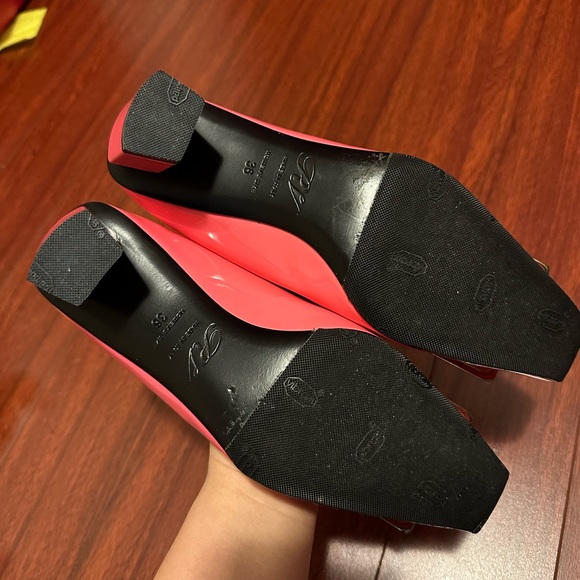 Roger Vivier Belle Metal Buckle Pumps - Picture 4 of 5